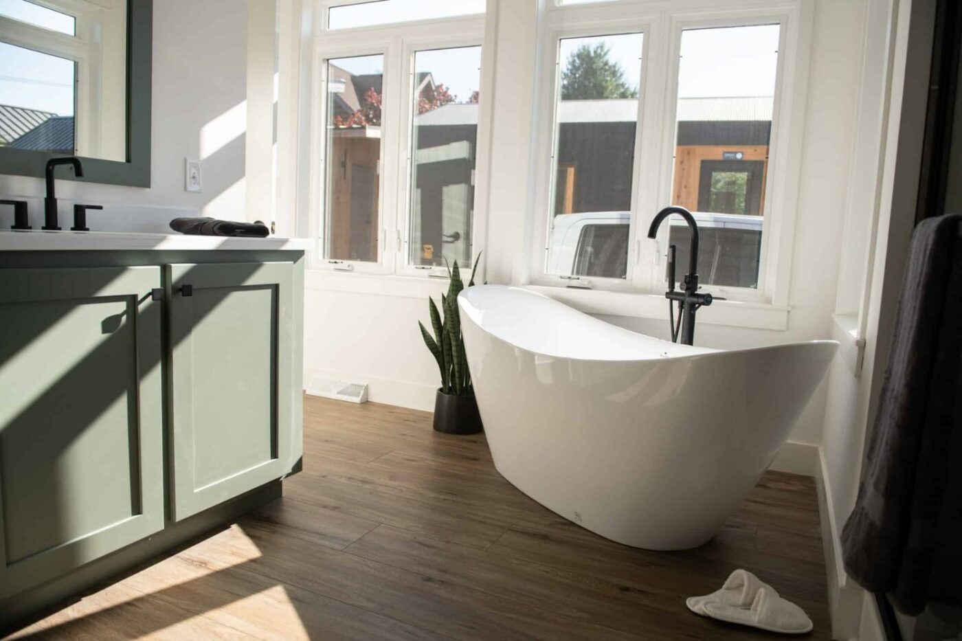 modern ADUS with full size bathtubs