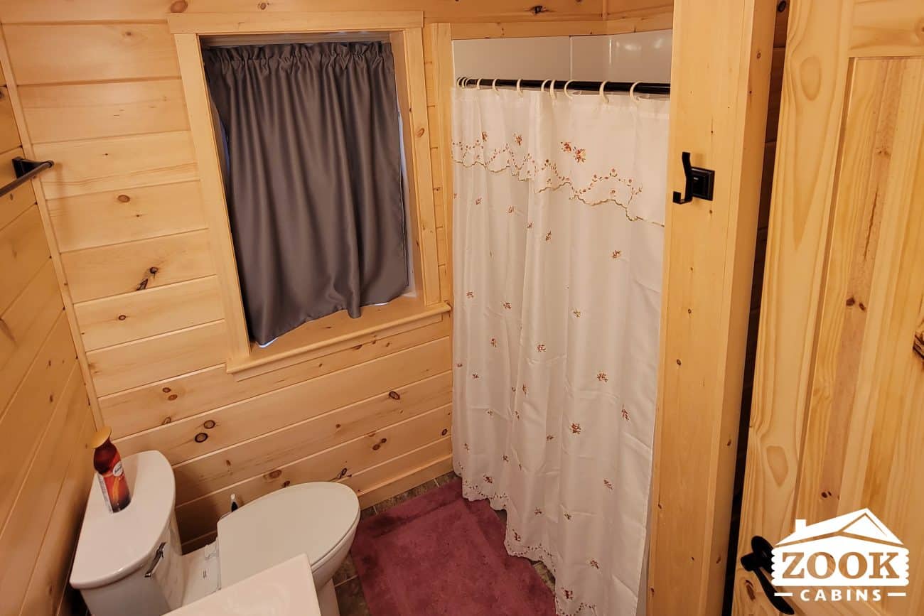 26x48 Mountaineer Deluxe Cabin in Clearville PA upstairs bath