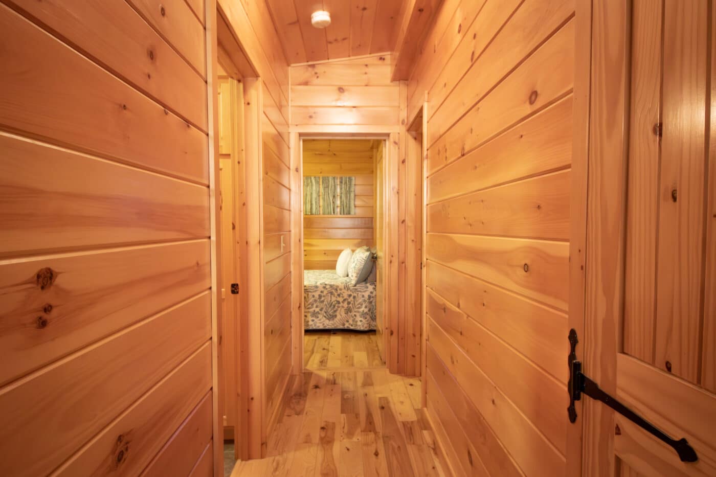 hallway in musketeer log cabin in jefferson nh