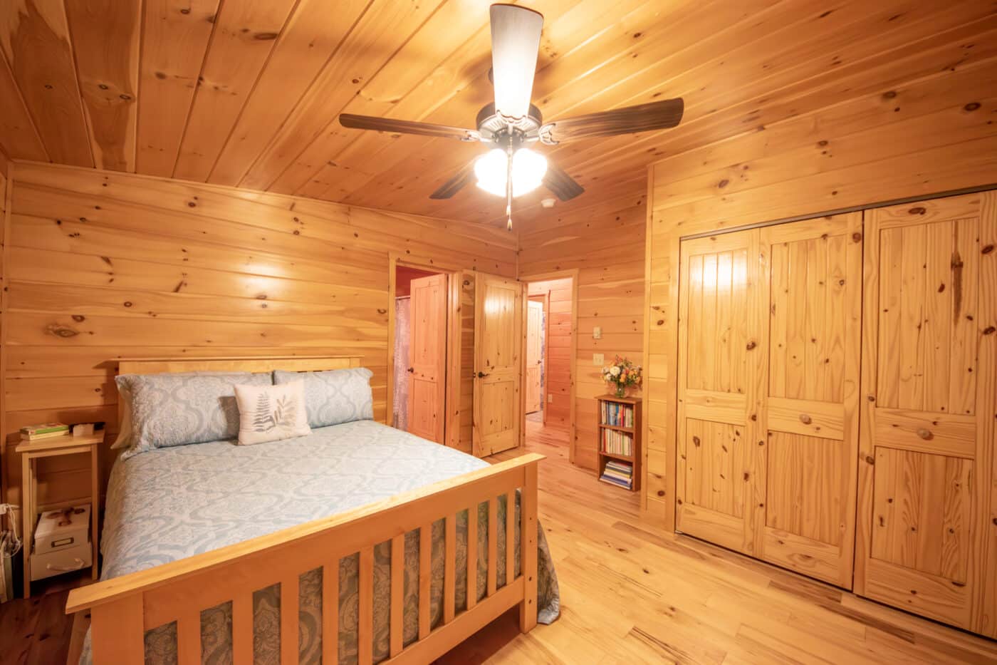 musketeer bedroom interior log cabin