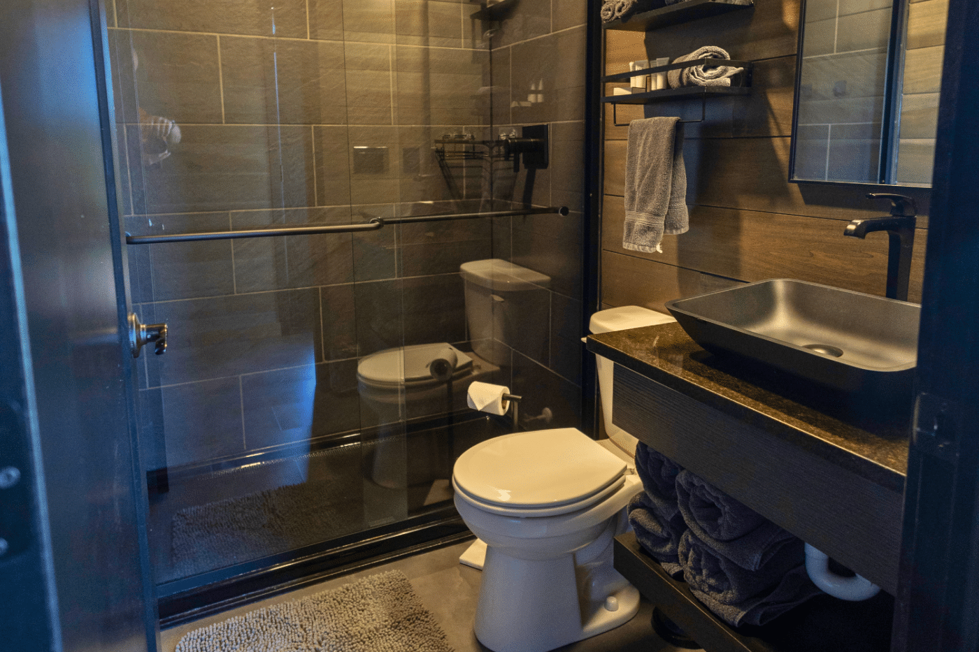 clean bathrooms in cabin stays at royal gorge Resort