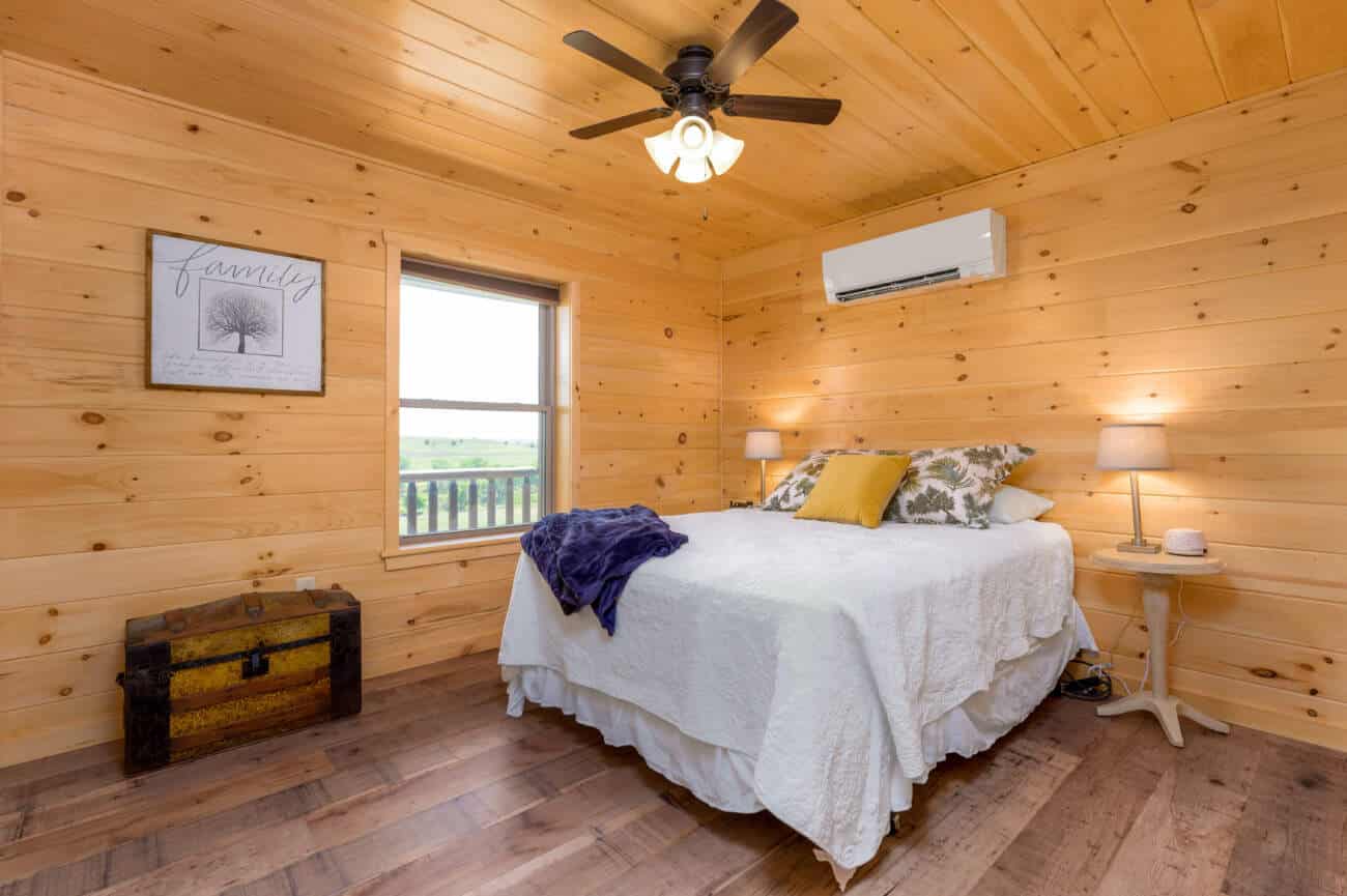 Bedroom Prefab Cabin in Russell KS