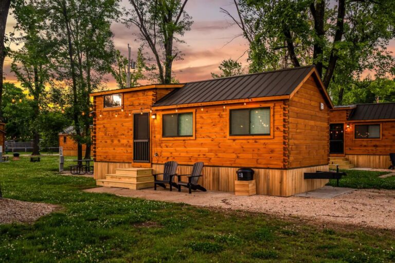 wooden log cabin style park model tiny home on permanent foundation in accordance with tiny home regulations in Oklahoma