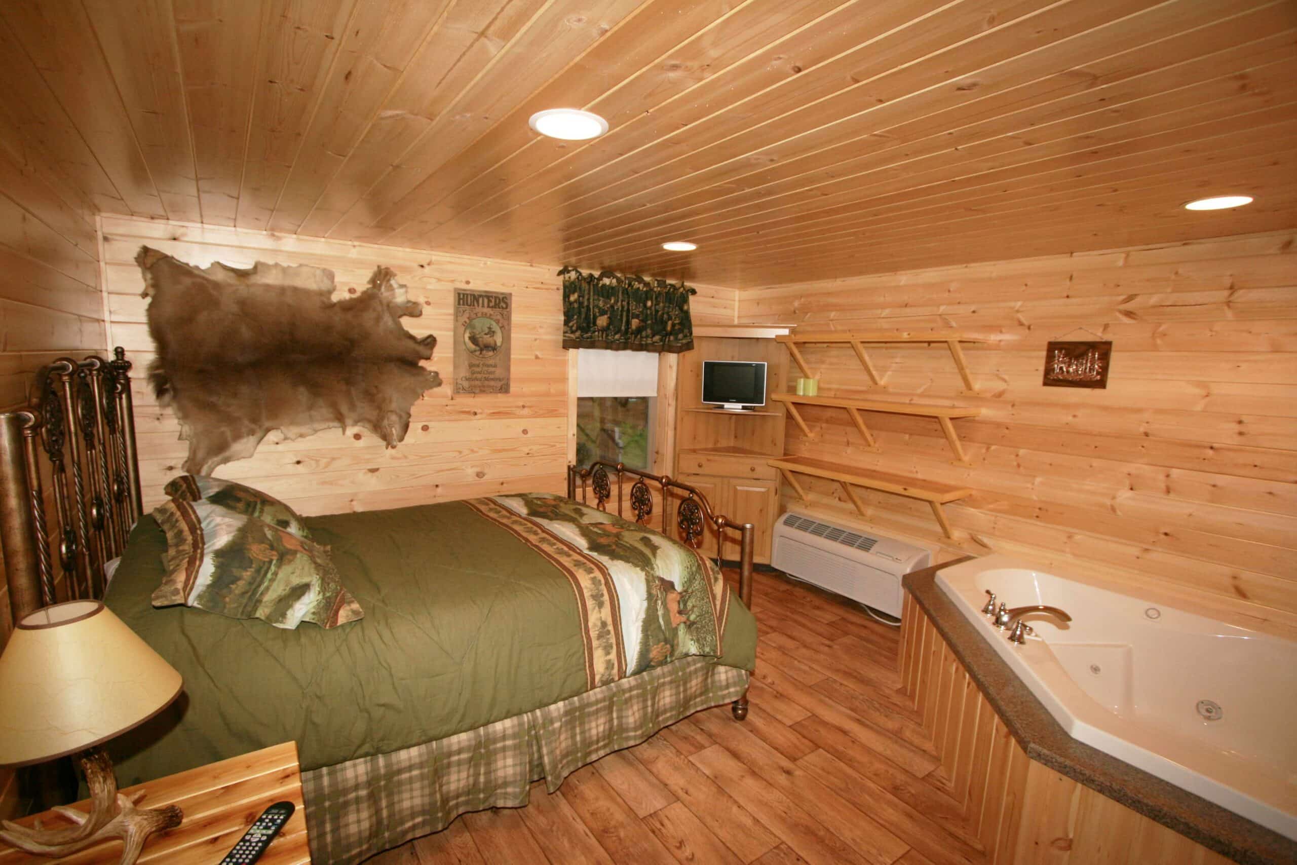 adirondack cabin bedroom jacuzzi
